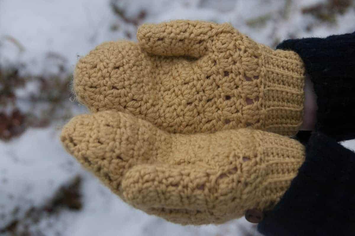 bellus mittens crochet pattern design