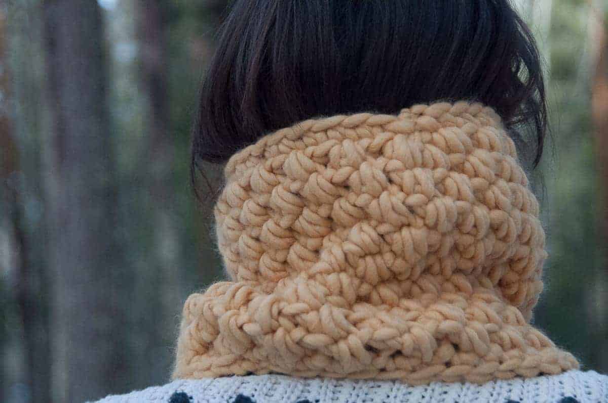 really warm winter bundle, crochet infinity cowl crochet pattern design