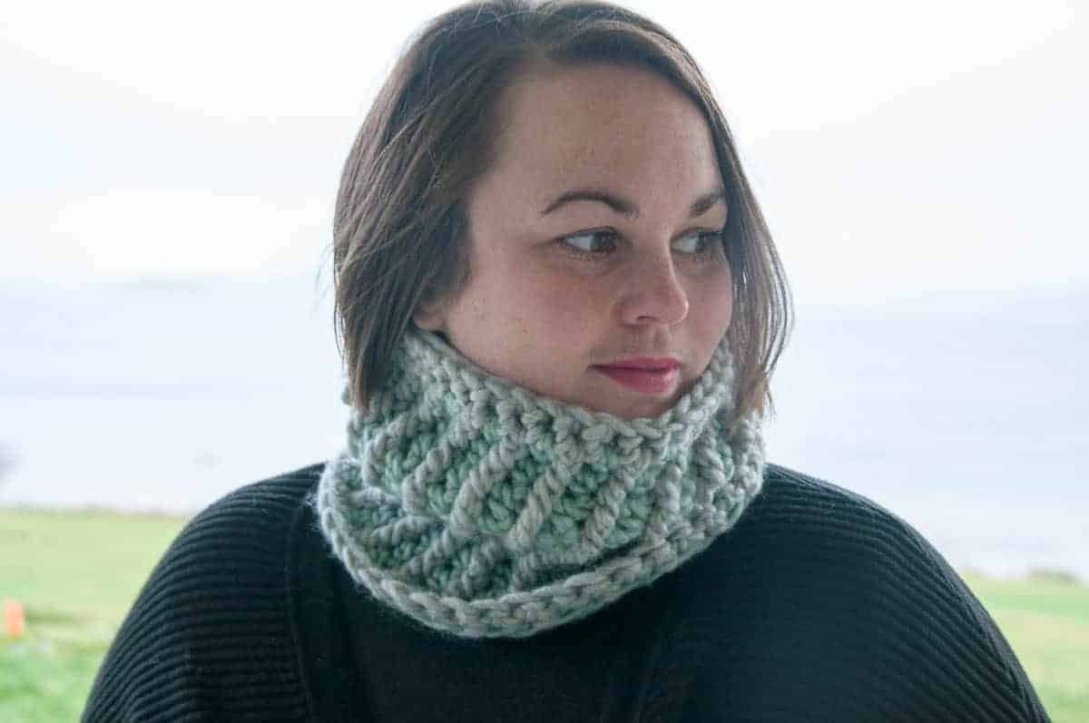 crochet stella mini cowl crochet pattern design