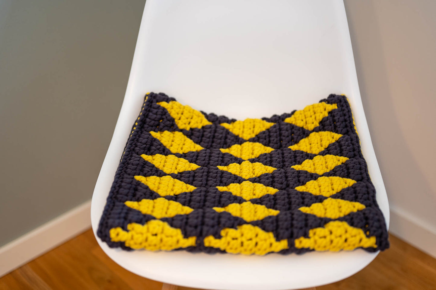 Mosaic Crochet Seat Pad Pattern