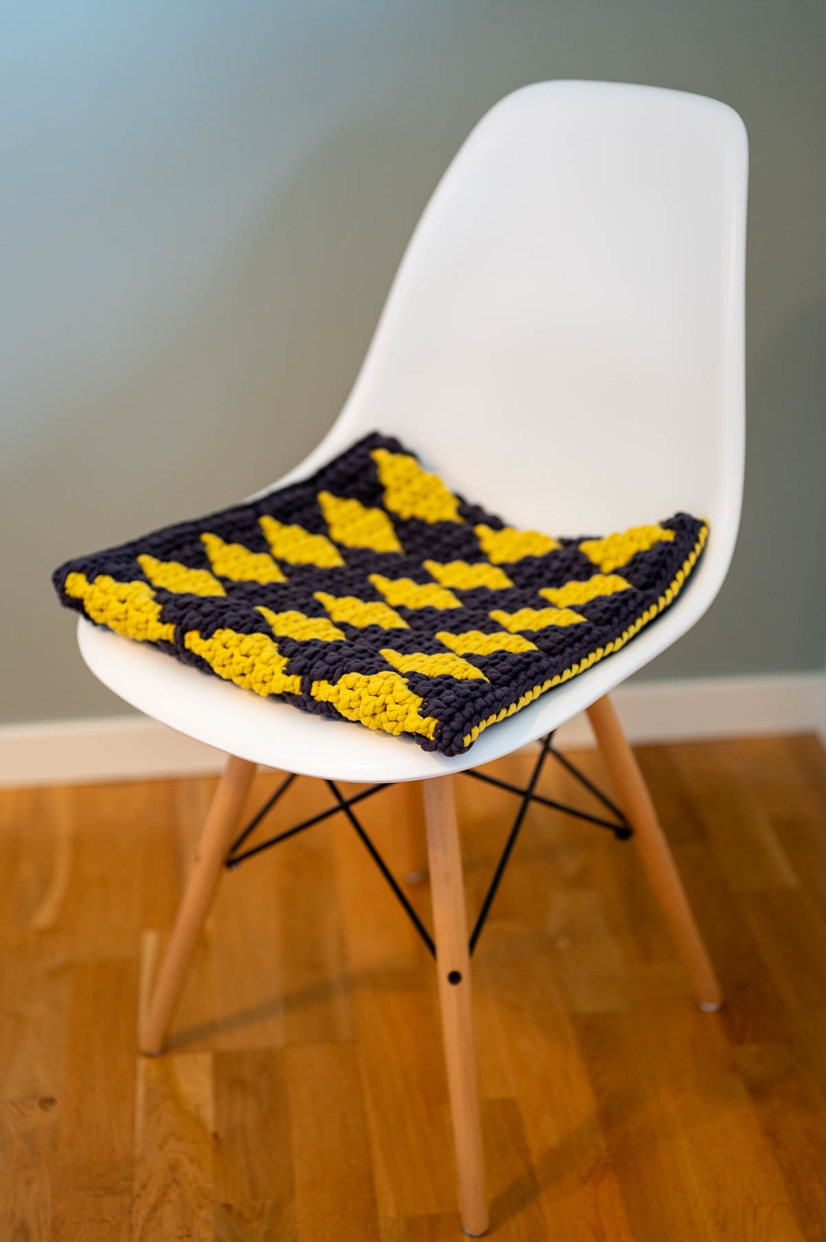 Mosaic Crochet Seat Pad Pattern