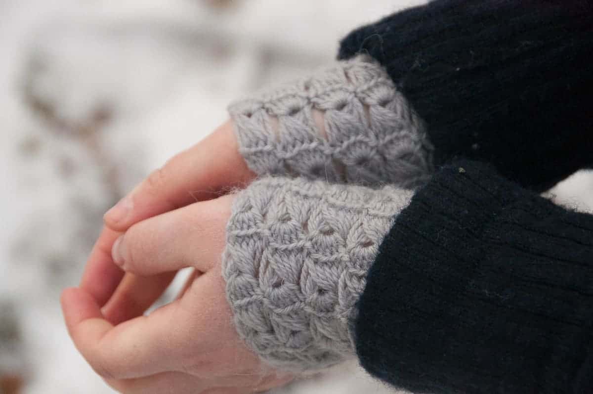 crochet delicatus wrist warmers free crochet pattern design