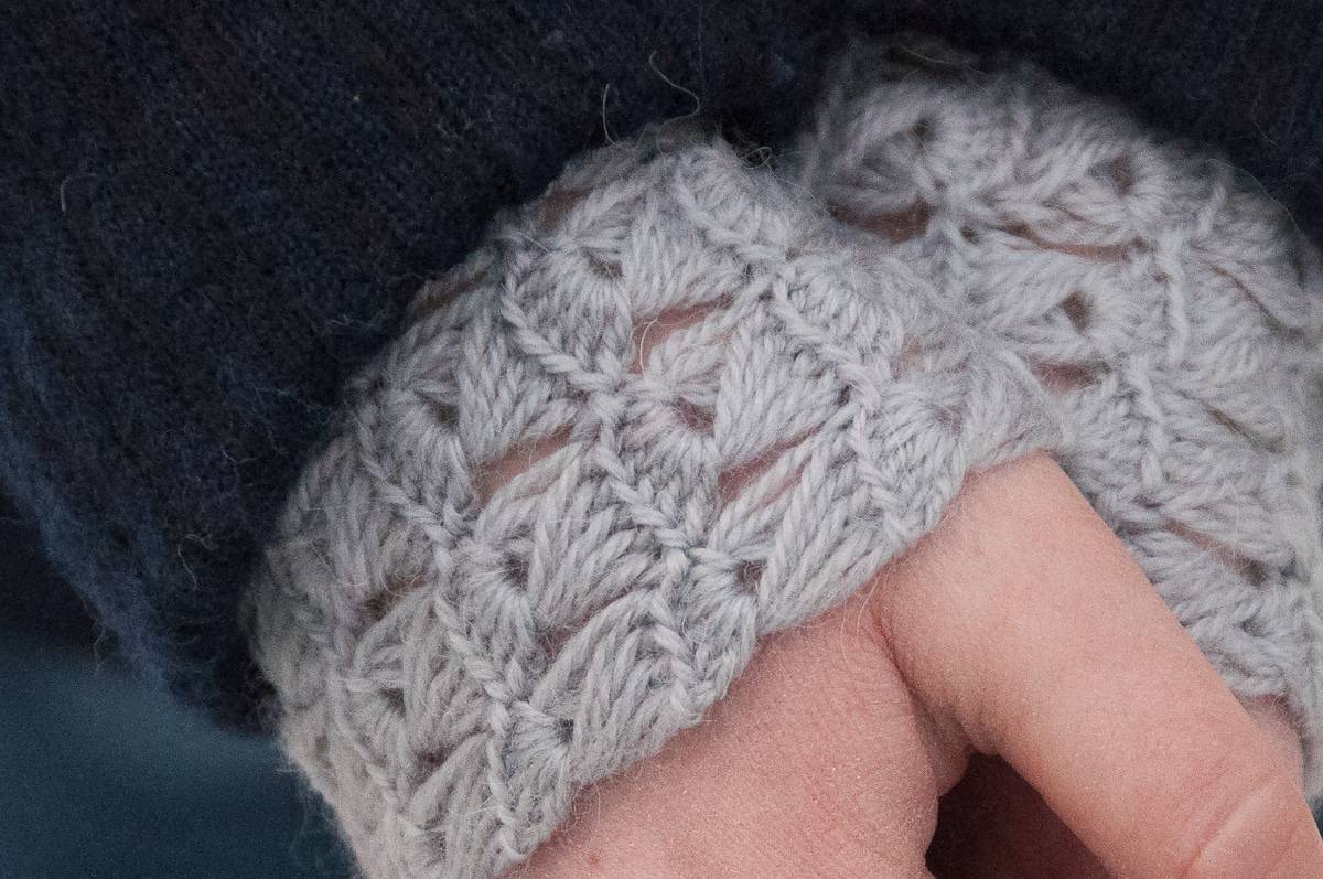 crochet delicatus wrist warmers free crochet pattern design