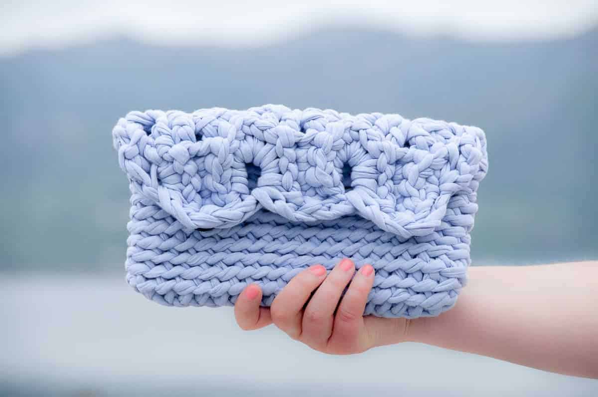 crochet summer clutch